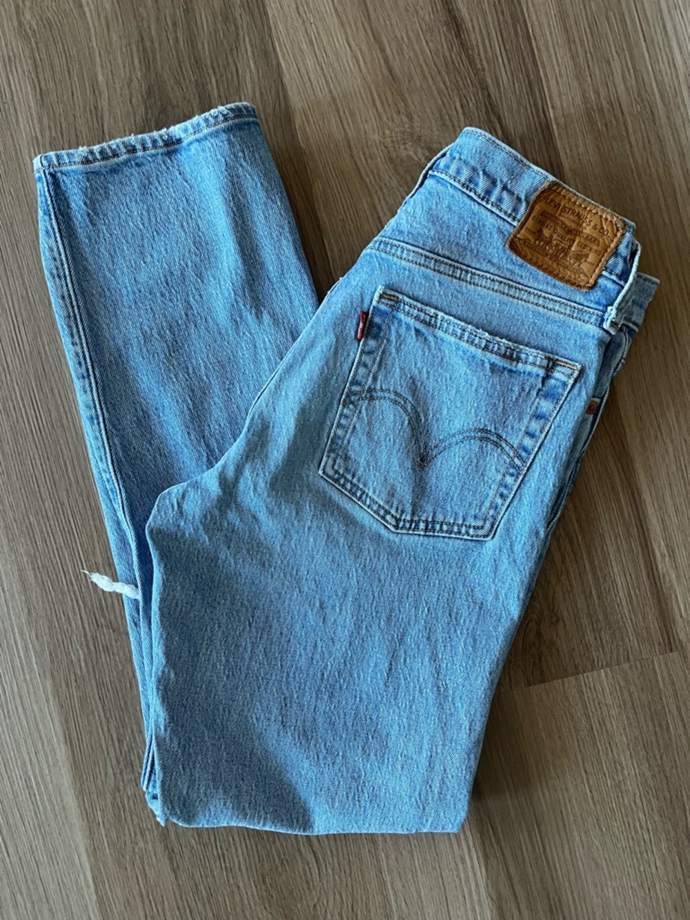 Levi’s Wedgie Straight Jeans 28 High Rise Button Fly Distressed Light Wash Denim